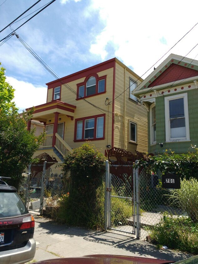 Building Photo - 699 30th St