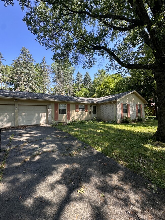 Building Photo - 9 Courtenay Cir