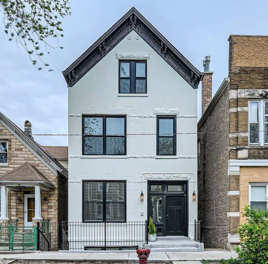 Primary Photo - 1728 N Wood St
