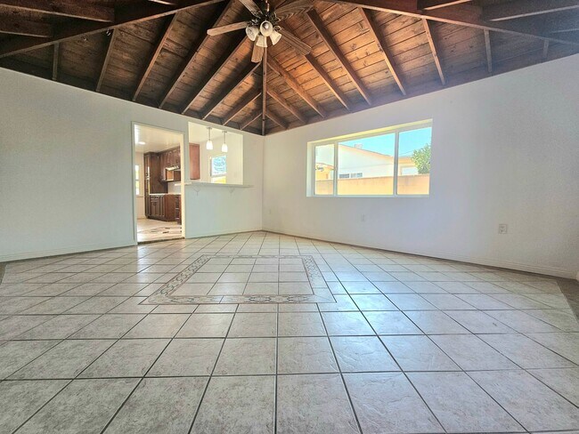 Building Photo - Spacious 3bed 2bath Home in La Puente