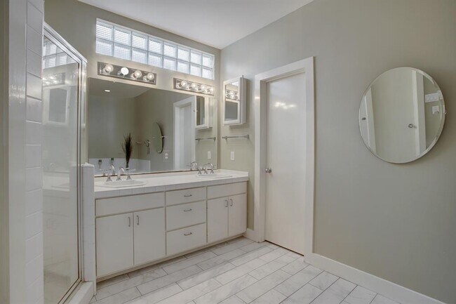 Building Photo - 9710 Linkmeadow Ln