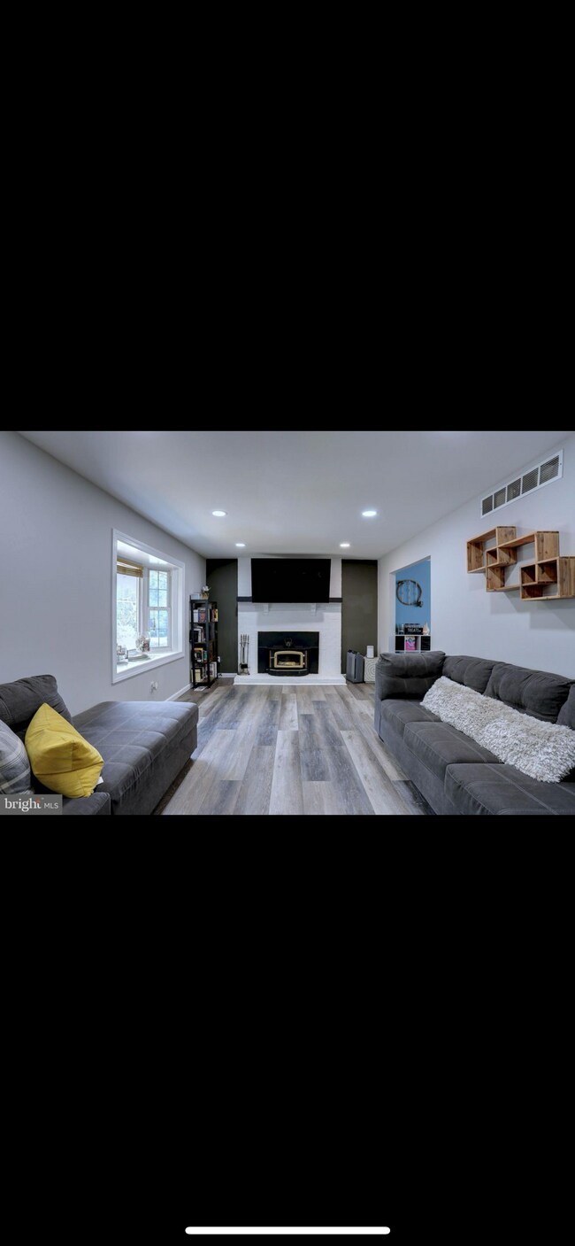 Building Photo - 620 Westphalia Dr