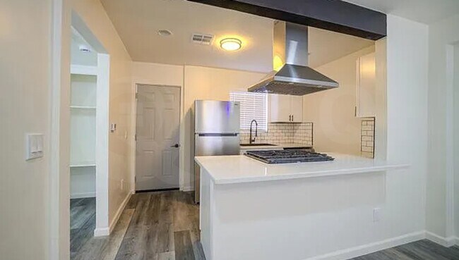 Building Photo - 426 N 17th Ave