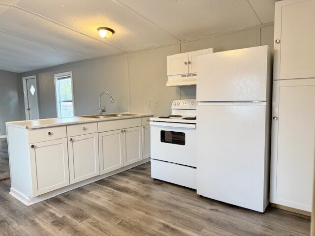 Building Photo - 205 W Conyers Ave