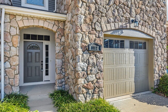 Building Photo - Your Next Home Awaits! 3BR Townhome with G...