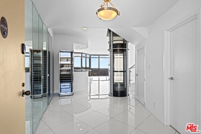 Foto del edificio - 4267 Marina City Dr