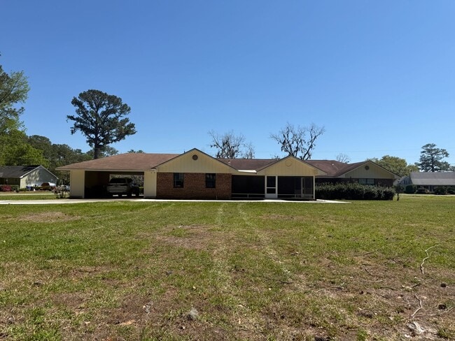 Foto del edificio - 133 River Ridge Rd