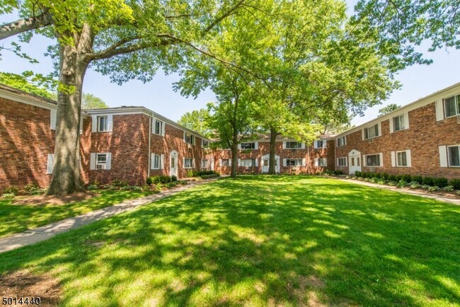Foto del edificio - 180 Littleton Rd E