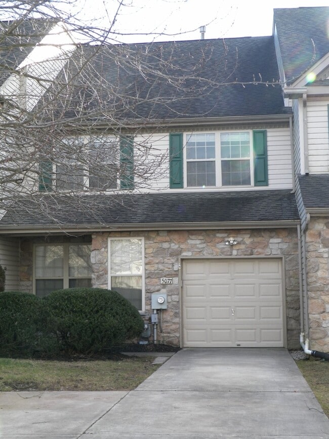 Building Photo - 5077 Rosewood Dr