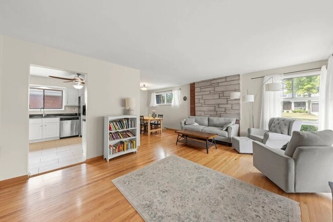 Building Photo - 221 S Linden Ave