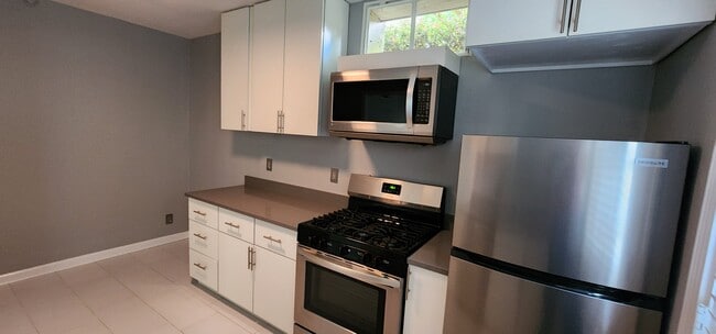 Kitchen - 415 Willow Ln