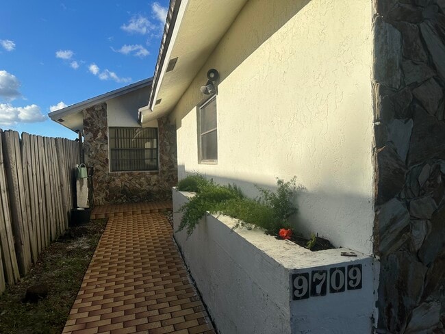 Foto del edificio - 9709 SW 57th St