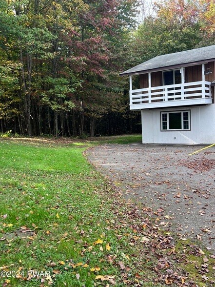 Primary Photo - 441 Huckleberry Rd