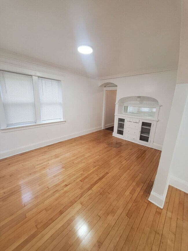 Foto del edificio - 3110 W Cameron Ave
