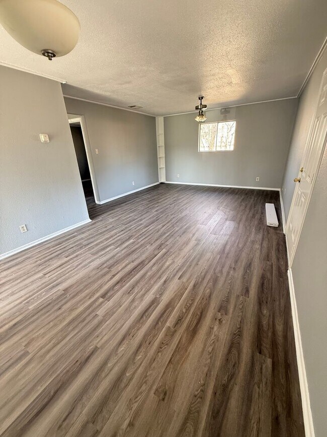 Building Photo - Magnolia Drive