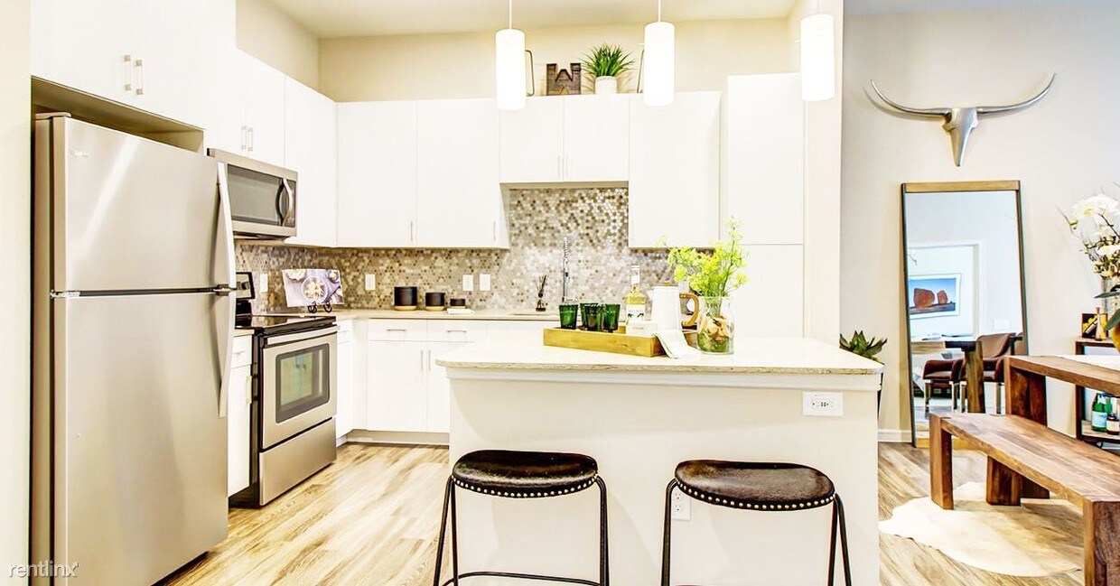Foto principal - 2420 Walsh Tarlton Ln