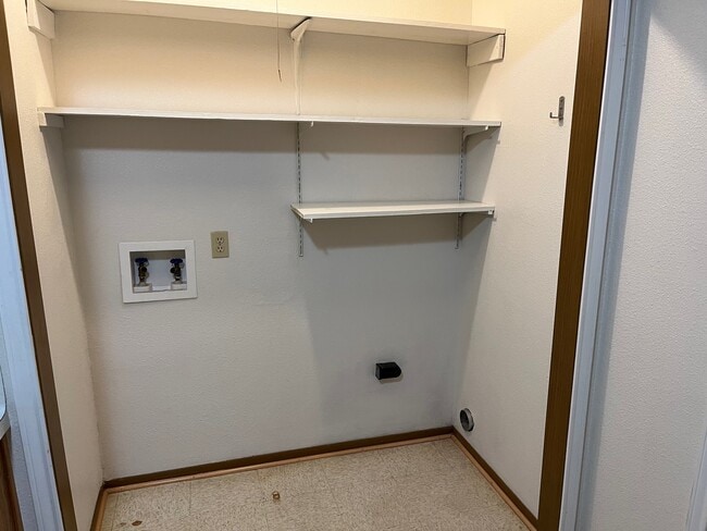 Foto del edificio - 6064 Bedford Dr