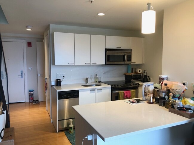 Building Photo - 1 Earhart St