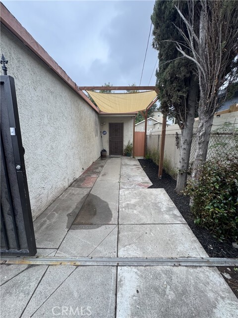 Building Photo - 819 N Pasadena Ave