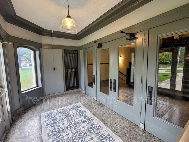 Building Photo - 2208 8th St