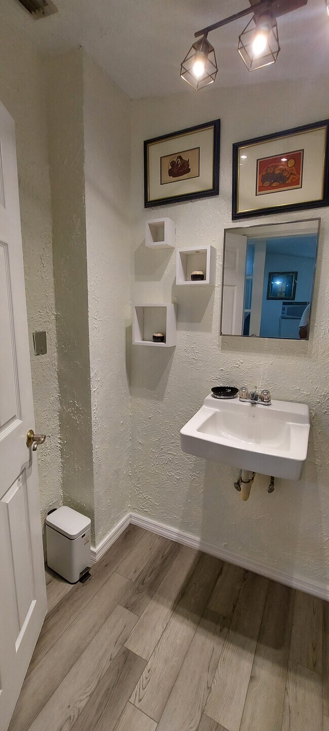 Foto del edificio - 1640 NE 7th Ave