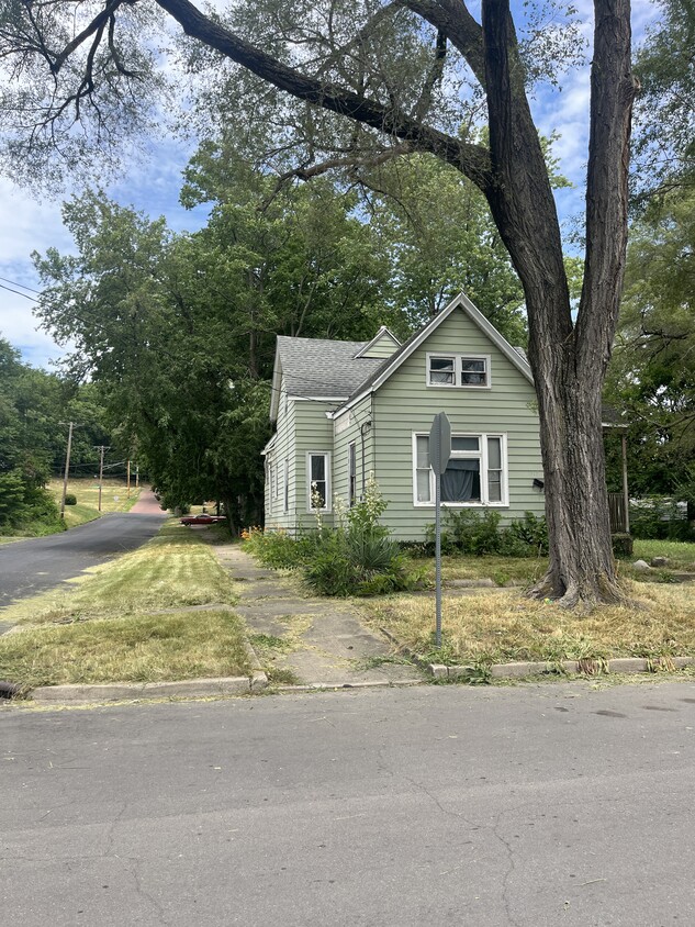 Primary Photo - 1419 West Adrian G. Hinton Avenue