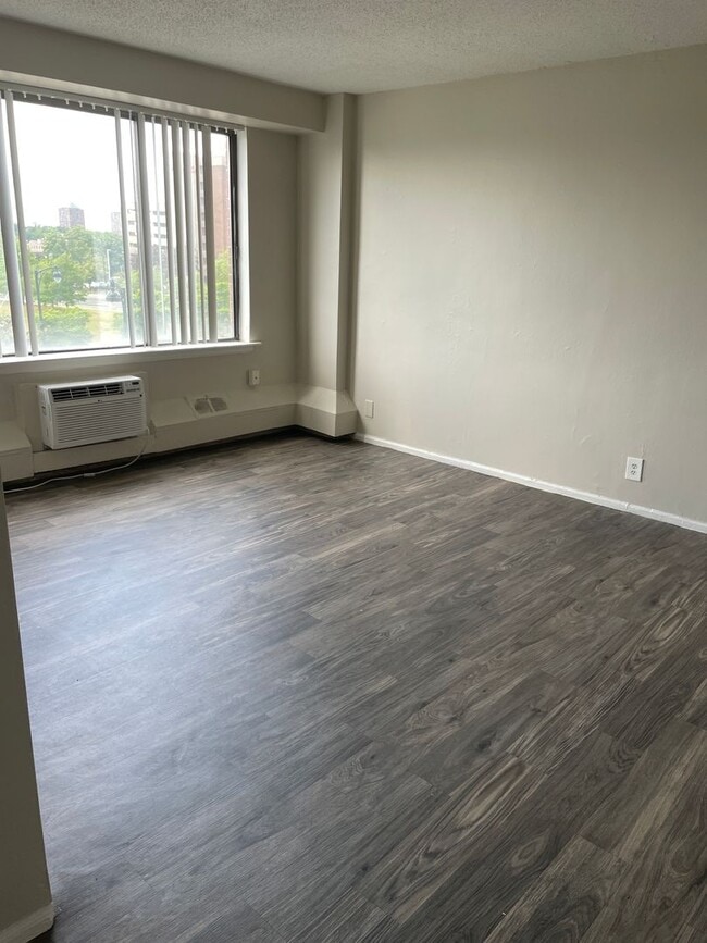 Foto del interior - 600A LLC