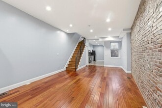 Building Photo - 909 N 4th St