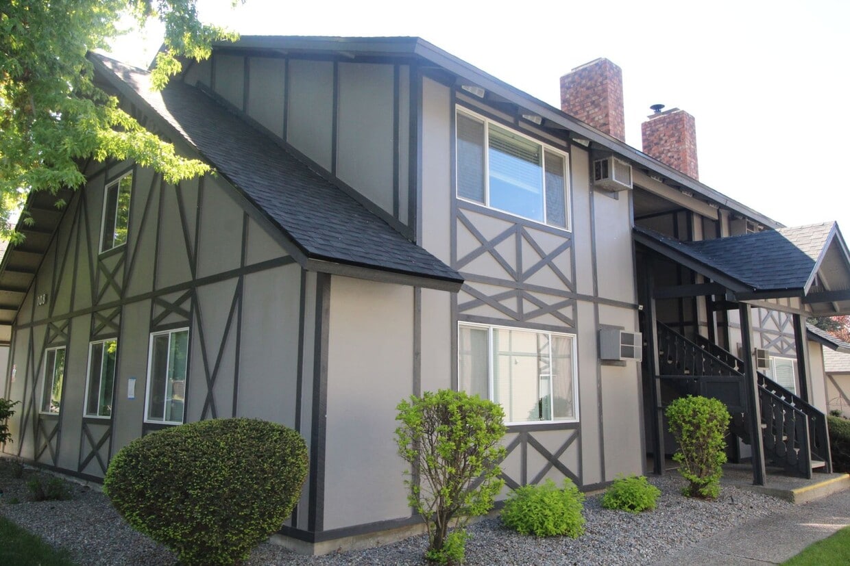 Primary Photo - 108 E Weile Ave