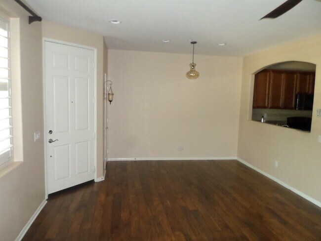 Foto del edificio - Gorgeous Harveston Townhome