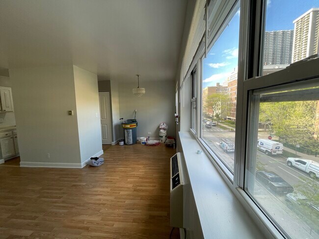 Foto del edificio - 5920 N Kenmore Ave