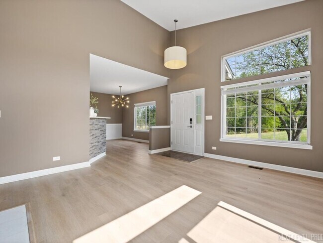 Building Photo - 819 Asbury Dr