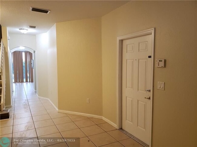 Building Photo - 2751 SW 120th Terrace