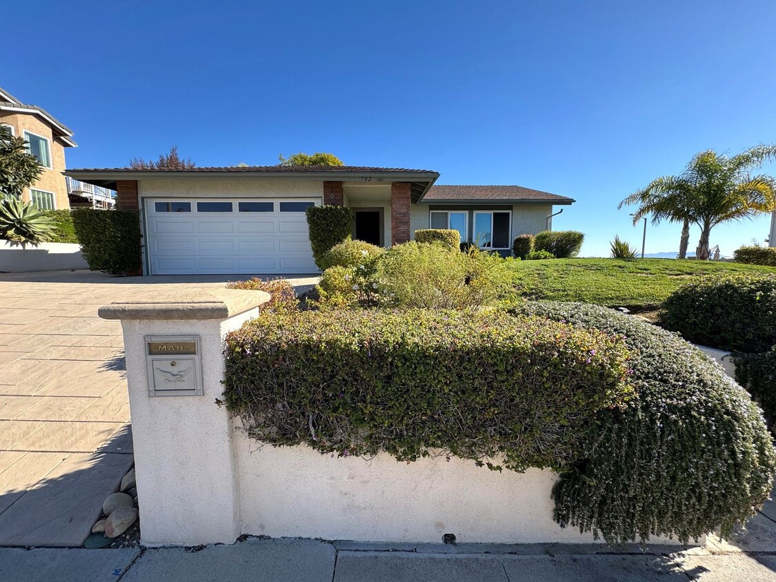 Primary Photo - Skyline Neighborhood with Ocean Views!