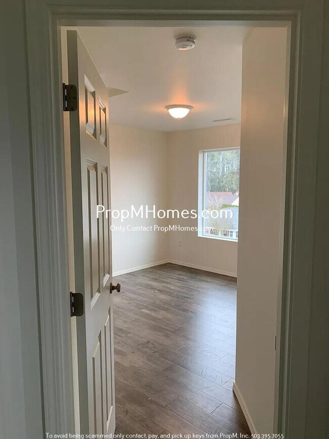 Building Photo - Spacious Three Bedroom Home in McMinnville!