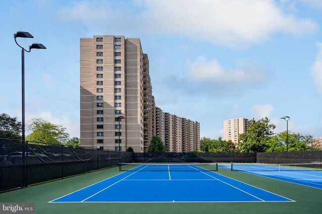 Foto del edificio - 307 Yoakum Pkwy