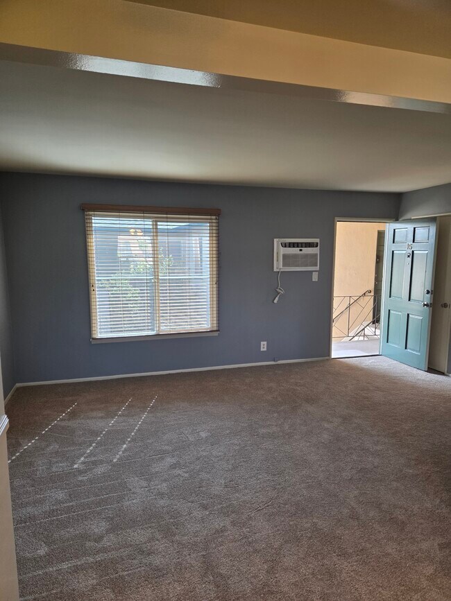 Foto del edificio - 5005 Whitsett Ave