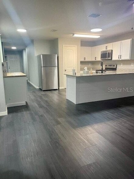 Building Photo - 326 Parkview Dr