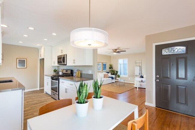 Foto del edificio - PARADISE HLLS BEST KEPT SECRET !!!3 BEDROO...