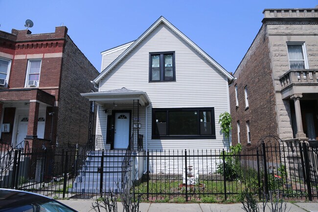 Foto del edificio - 1652 N Kedvale Ave