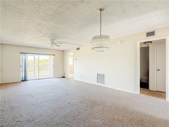 Foto del edificio - 5635 Rattlesnake Hammock Rd