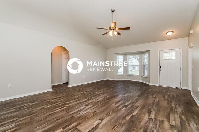 Building Photo - 3 Bedroom Pet-Friendly Home in SPRING HILL...