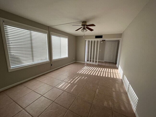 Foto del edificio - JUST REDUCED! Modern meets Contemporary: G...