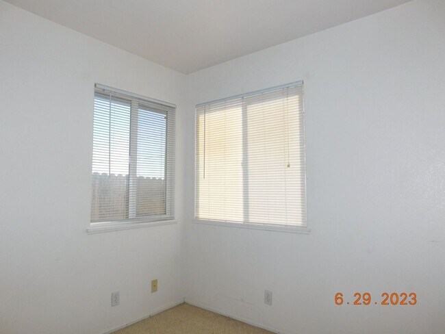 Foto del edificio - 1644 S Mahan St