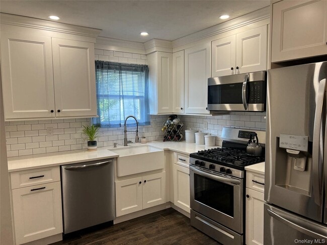 Building Photo - 72 2nd Ave