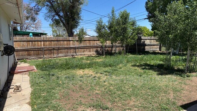 Building Photo - 2870 Aster St