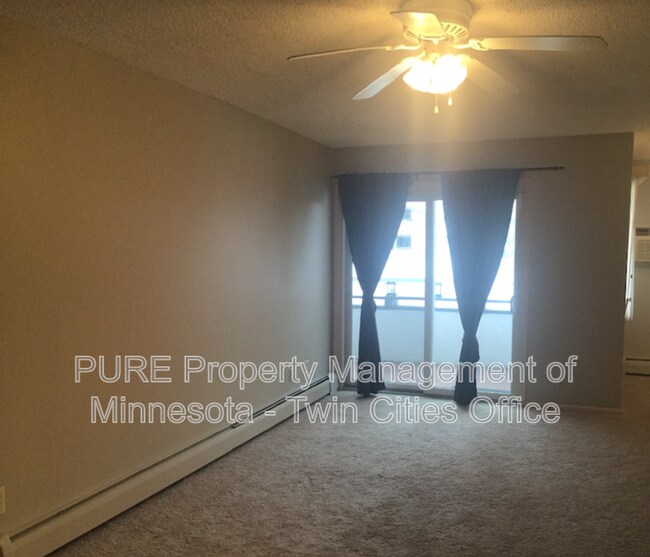 Building Photo - 1311 W 82nd St