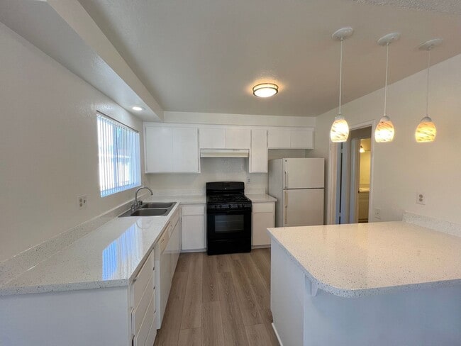 Building Photo - West Stevens-413