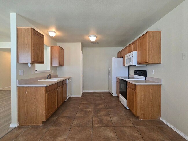 Foto del edificio - RENT REDUCTION - AVAILABLE NOW!