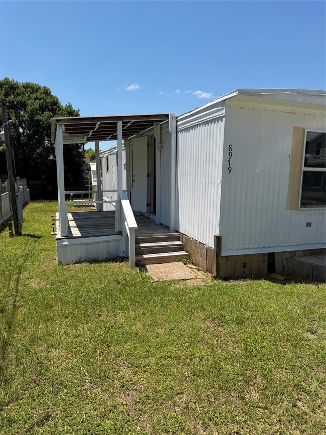 Building Photo - 8979 Gladewood